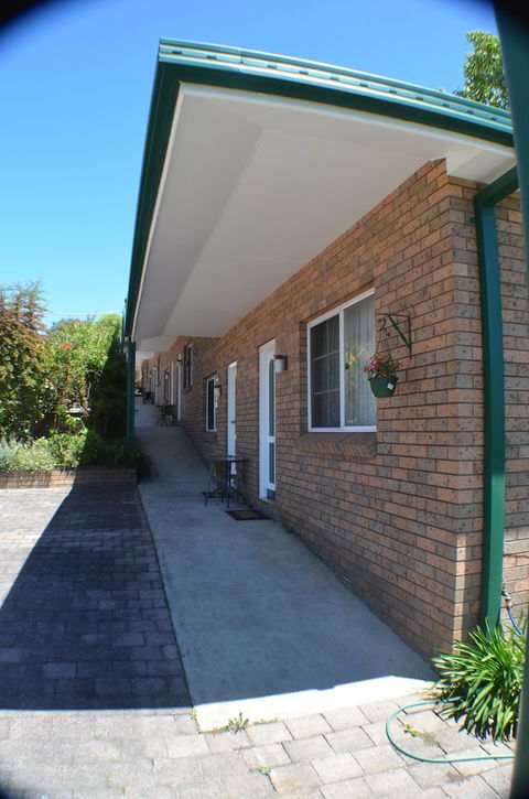 Deer Park Motor Inn - Accommodation Gold Coast 1