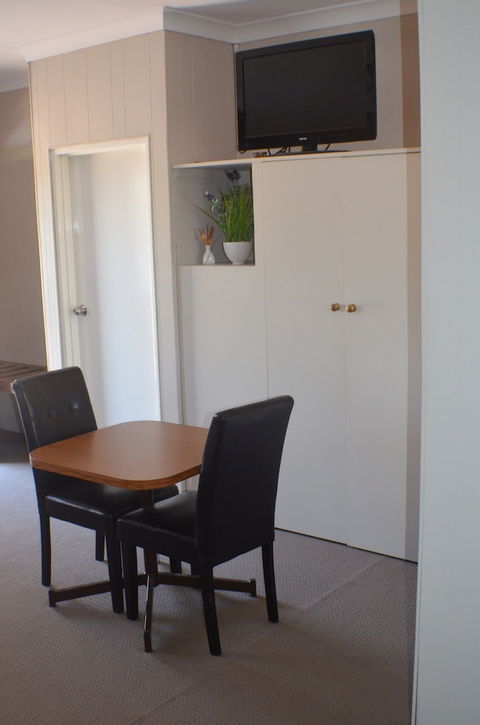 Deer Park Motor Inn - Accommodation Gold Coast 4