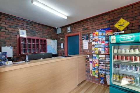 Enfield Motor Inn - Gold Coast 4U 4