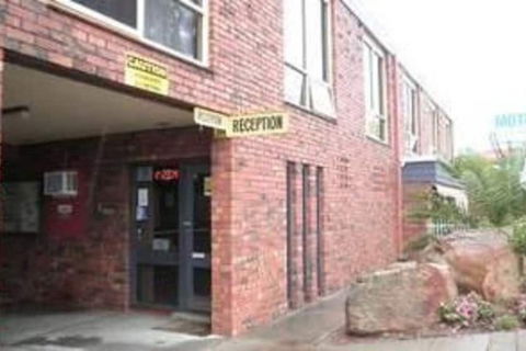 Enfield Motor Inn - Gold Coast 4U 1