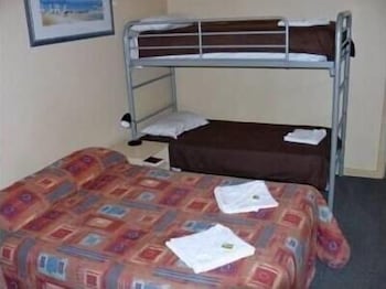 Jurien Bay Hotel - 1 Gold Coast 6