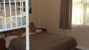 Lakes Entrance Holiday Units - Gold Coast 4U 6