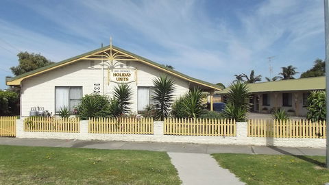 Lakes Entrance Holiday Units - Gold Coast 4U 0