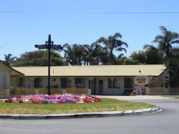 Lakes Entrance Holiday Units - Gold Coast 4U 2