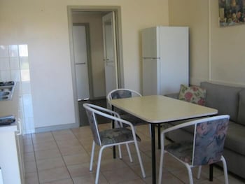 Lakes Entrance Holiday Units - Gold Coast 4U 5