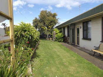Lakes Entrance Holiday Units - Gold Coast 4U 1