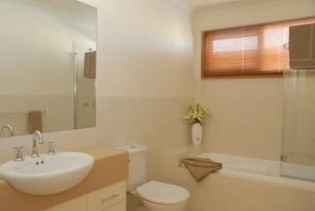 The Lakes Apartments - Gold Coast 4U 3