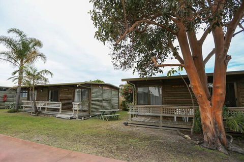 Lazy Acre Log Cabins - Gold Coast 4U 7