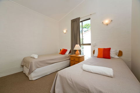 Caralina Court - Accommodation Gold Coast 2
