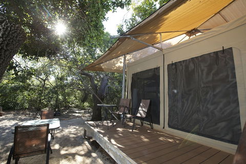 Cygnet Bay Pearls - Accommodation Gold Coast 2