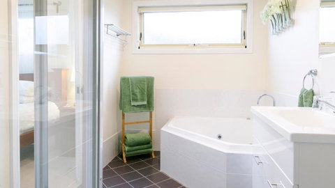 One Tree Bed & Breakfast - 1 Gold Coast 3