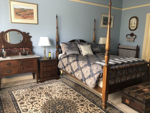 St Helens Country Cottages - 1 Gold Coast 4