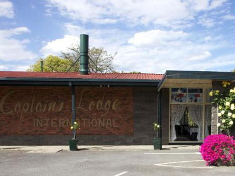Captains Lodge International & VIP Restaurant - Accommodation Gold Coast 2