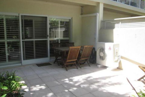 Noosa Terrace & Belmondos Waterfront Resort - Gold Coast 4U 4