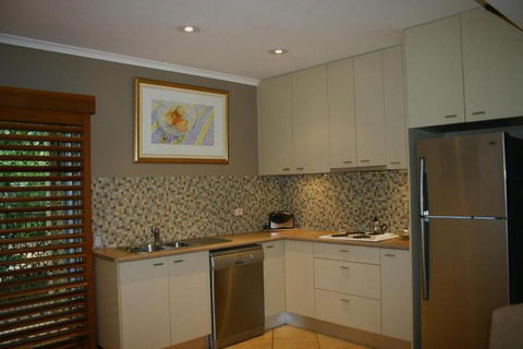 Noosa Terrace & Belmondos Waterfront Resort - Gold Coast 4U 5