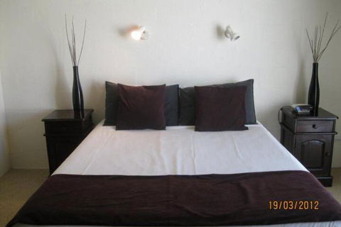 Noosa Terrace & Belmondos Waterfront Resort - Gold Coast 4U 0