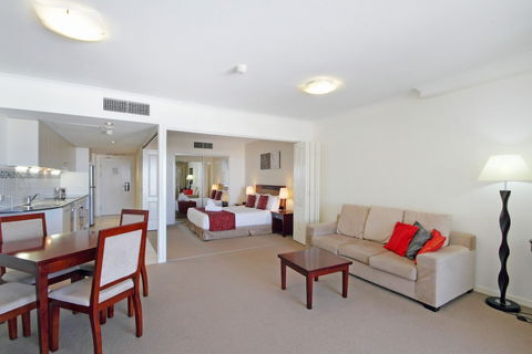 Ocean Views Resort - Accommodation Gold Coast 6