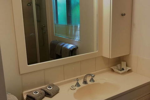 Cocos Beach Bungalows - Accommodation Gold Coast 7
