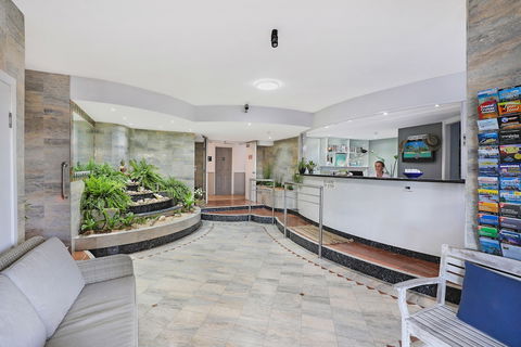 Beachside Resort - Kawana Waters - Accommodation Gold Coast 4