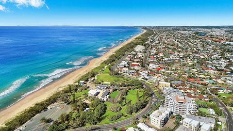 Beachside Resort - Kawana Waters - Accommodation Gold Coast 1