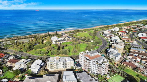 Beachside Resort - Kawana Waters - Accommodation Gold Coast 2