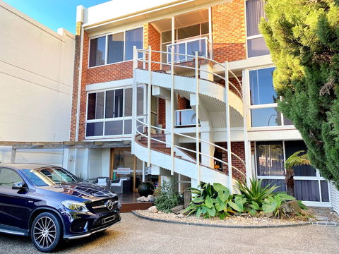 Bay Breeze Boutique Accommodation - Gold Coast 4U 0