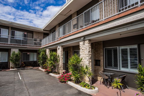 Tropicana Motel - Gold Coast 4U 2