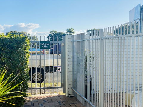 Tropicana Motel - Gold Coast 4U 3