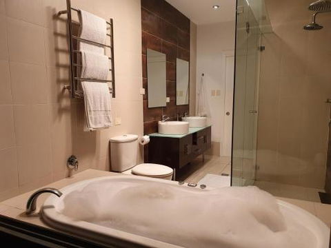 Sanctuary Hill Retreat - Gold Coast 4U 3