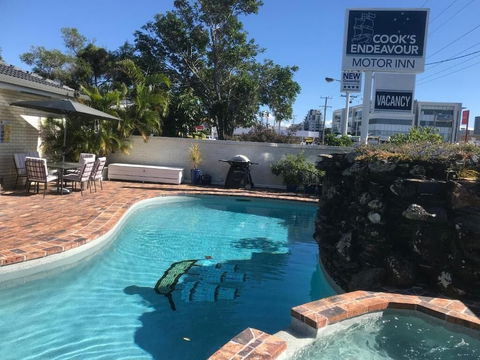 Cook's Endeavour Motor Inn - Gold Coast 4U 1