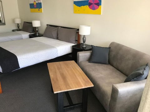Cook's Endeavour Motor Inn - Gold Coast 4U 3