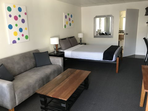 Cook's Endeavour Motor Inn - Gold Coast 4U 2