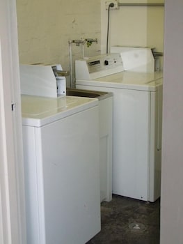 Cambridge Lodge - Hostel - Accommodation Gold Coast 2