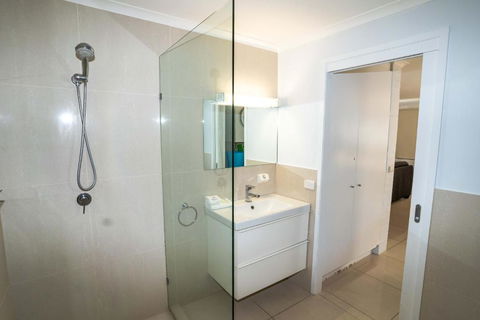 Myuna Holiday Apartments - Gold Coast 4U 2