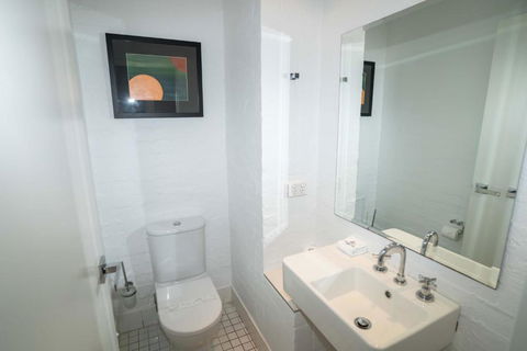 Myuna Holiday Apartments - Gold Coast 4U 4