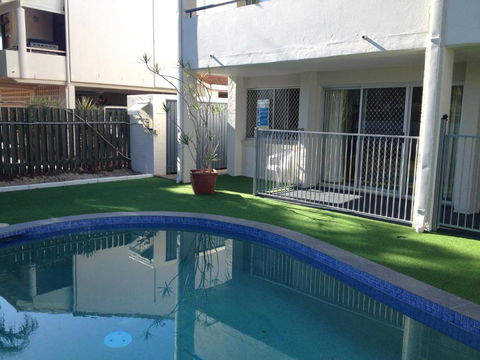 Noosa Parade Holiday Inn - Gold Coast 4U 2