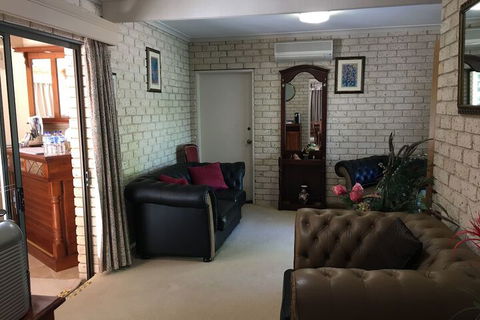 Ophir Gold Bed & Breakfast - Gold Coast 4U 1