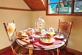 Mary Card's Coach House - Accommodation Gold Coast 4