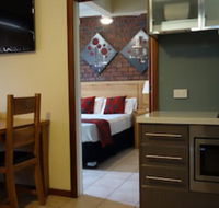 Glenelg Gateway Apartments - Gold Coast 4U