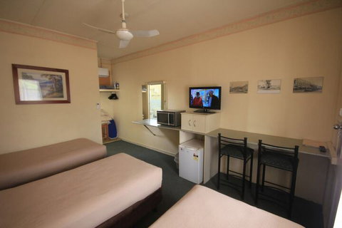 Aromet Motor Inn - Accommodation Gold Coast 4