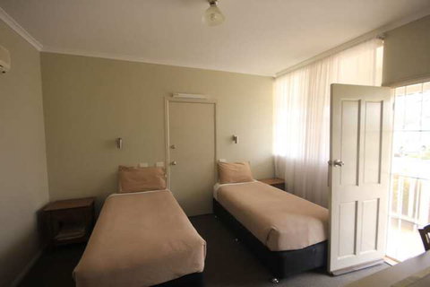 Aromet Motor Inn - Accommodation Gold Coast 6