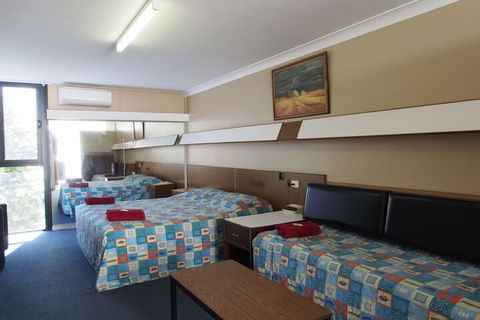 City Beach Motel - Gold Coast 4U 6