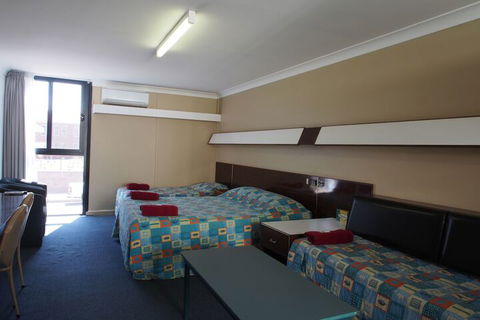 City Beach Motel - Gold Coast 4U 4