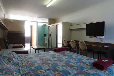 City Beach Motel - Gold Coast 4U 3