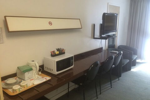 City Beach Motel - Gold Coast 4U 5