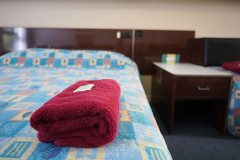 City Beach Motel - Gold Coast 4U 7