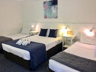 Blue Water Motel - Gold Coast 4U 4