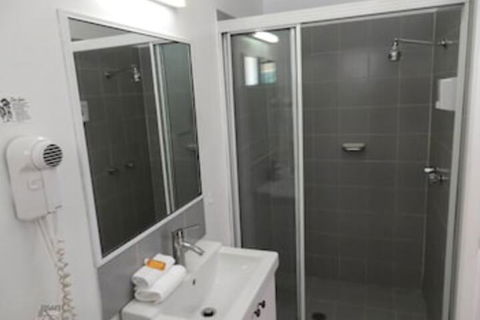 Ocean Shores Motel - Gold Coast 4U 4
