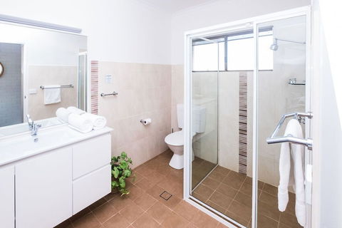 Mollymook Seascape Motel & Apartments - Gold Coast 4U 5