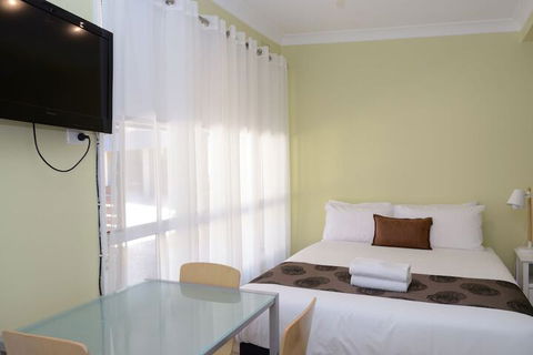 Motel On Alpine - Accommodation Gold Coast 4
